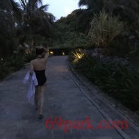 /photo/732038/老婆/dcc37524-1031-474b-bf24-b8f8816c4d1b_1_1_small.jpg